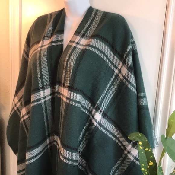 NWOT Lane Bryant Green Plaid Fringe Flannel Wrap Poncho One Size - Picture 5 of 11